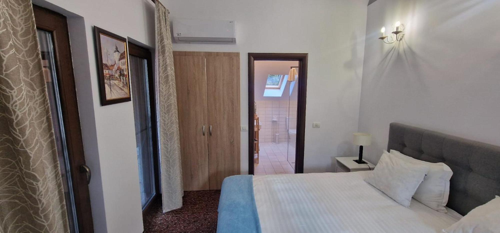Opus Villa Sinaia Luaran gambar A bedroom in the hotel